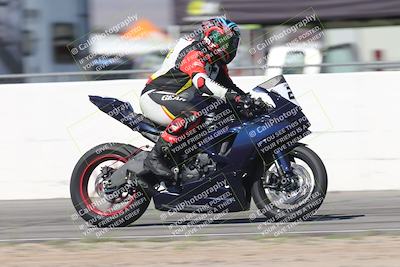 media/Oct-05-2025-CVMA (Sun) [[beeef4f201]]/Race 2-Supersport Middleweight/